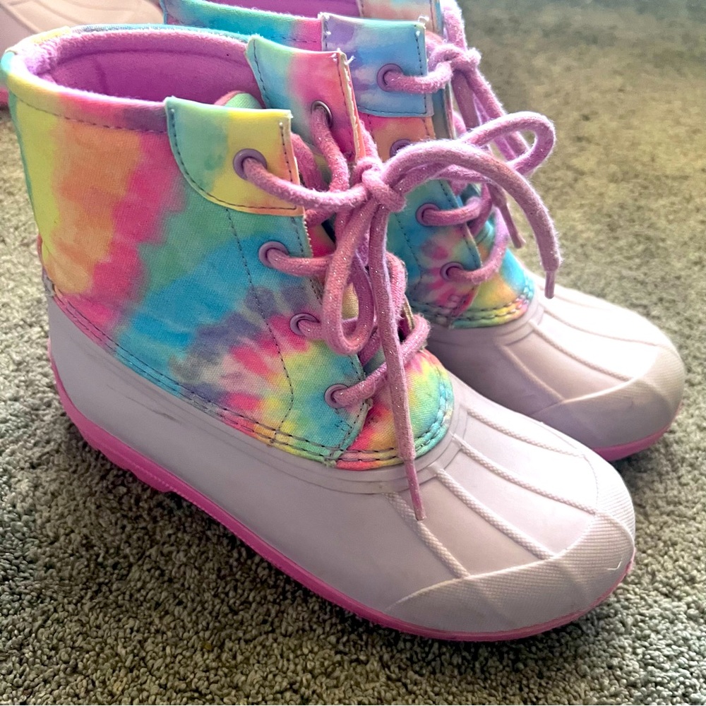 Girls Sperry snow boots